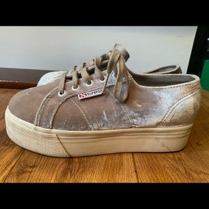 Pale pink velvet platform Supergas